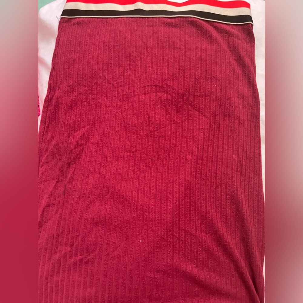 Adara size small maroon tight midi skirt